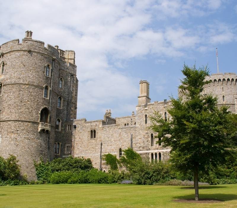 Tour Windsor Castle, Stonehenge and the Roman Baths in Bath.