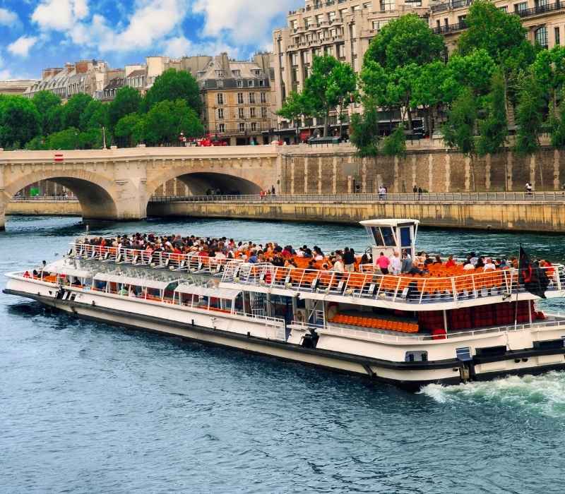 Seine River Dinner Cruise with Live Music
